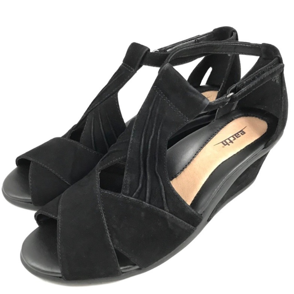 NWOT Earth Curvet Wedge Sandals